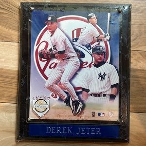 Derek Jeter Limited Edition NY Yankee Wooden Wall Plaque Numbered 1144/5000